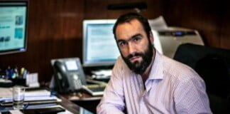 «La situación está agarrada con alambres»