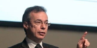 «Los problemas se resuelven bajando el gasto público»