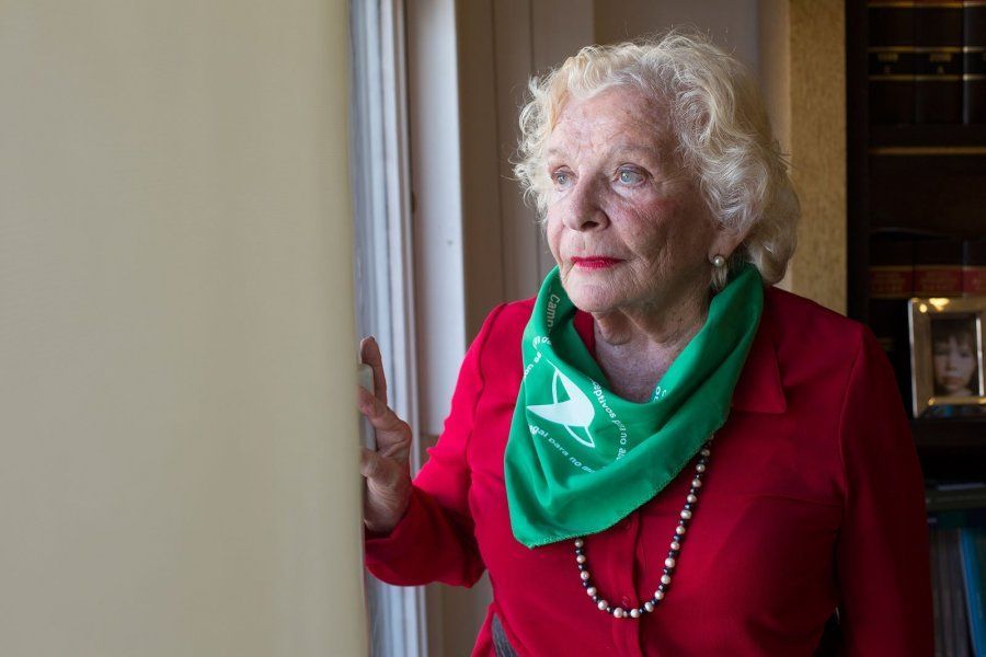 Nelly Minyersky 5