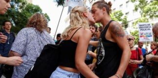Violencia institucional y lesbofobia: A juicio oral por besarse con su pareja en público