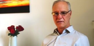 «La política de salud del gobierno es un desastre»