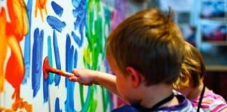 Estudian aliviar la cuarentena para niñas y niños