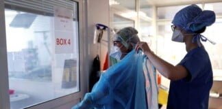 Abonan la primera cuota del bono para trabajadores de la salud