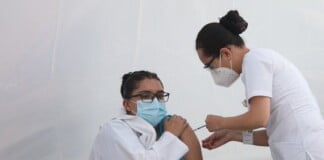 Al menos 95.000 trabajadores de la salud vacunados en territorio bonaerense
