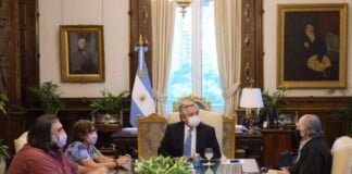 Sonia Alesso celebra comienzo de vacunación a docentes