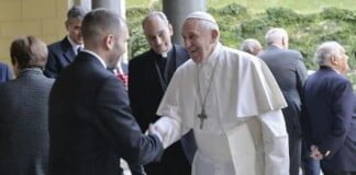 Martín Guzmán visita mañana al Papa Francisco