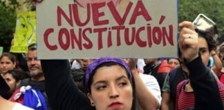 Cambiar la Constitución pinochetista, la clave para dar solución a las demandas de vida digna