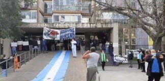 Hospital Durand: Personal de salud realiza una jornada de protesta por las malas condiciones laborales