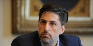 Trotta: «la Ciudad no está disminuyendo el distanciamiento, lo está eliminando»