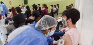 El biólogo Carballeda destacó la importancia de las vacunas ante la aparición de nuevas variantes de coronavirus