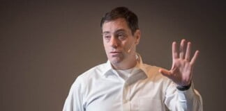 Santiago Bilinkis: «Los juegos y las redes tienen un rol en el armado de la cabeza de nuestros hijos e hijas»