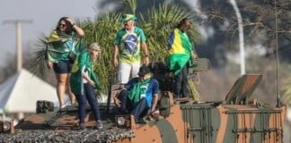 Bolsonaro lanzó amenazas contra la Corte Suprema ante una multitud