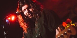 Santiago Motorizado lanzará el disco ‘Canciones sobre una casa, cuatro amigos y un perro’