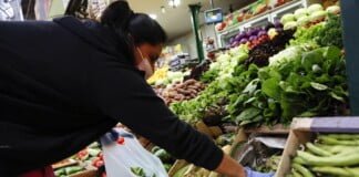 El consumo masivo sigue sin reaccionar y registró otra caída en agosto