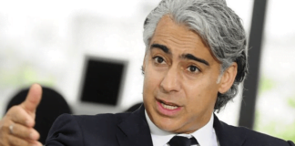 Marco Enríquez Ominami: “Chile está en un momento de mareas contradictorias y el país tendrá que decidir mañana”.
