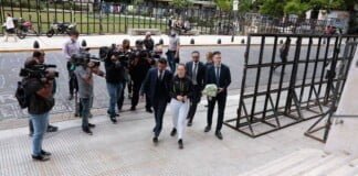 Caso Lucas González: El abogado de la policía que se entregó hoy deslizó que su defendida tiene aportes para hacer en la causa