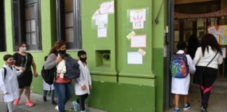 El uso del barbijo dejará de ser obligatorio desde nivel inicial hasta tercer grado en las escuelas porteñas