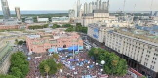 «Democracia para siempre»: Argentina celebra con un festival en la Plaza de Mayo