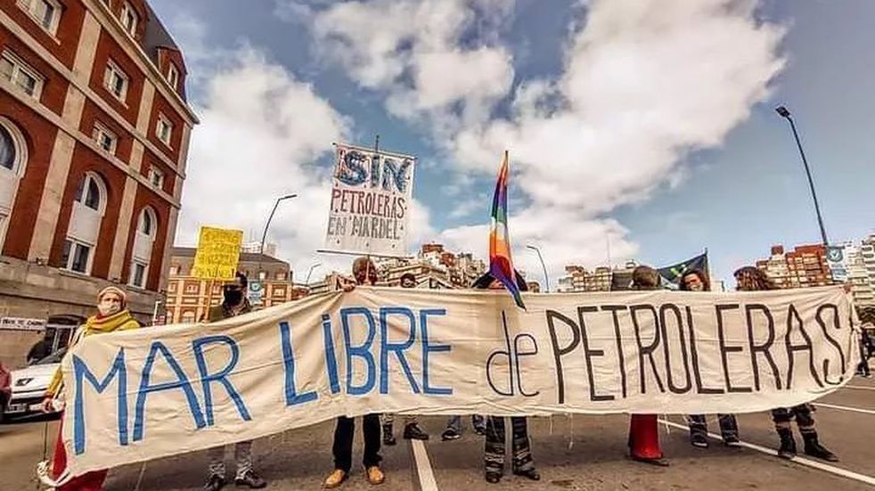 mar libre de petroleras