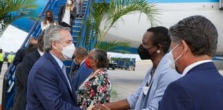 Alberto Fernández llegó a Barbados y mañana se reunirá con la primera ministra Mia Mottley