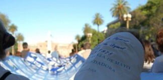 Una multitudinaria movilización colmó la Plaza de Mayo para conmemorar el Día de la Memoria