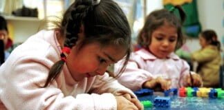 Las empresas con más de 100 trabajadores deberán contar con espacios de cuidado para niños y niñas