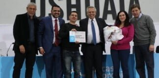 Alberto Fernández y Jorge Ferraresi encabezaron la entrega de viviendas más grande de la historia desde el relanzamiento de Procrear
