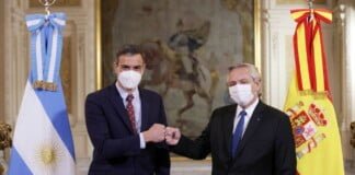 En su reunión con Sánchez, Fernández dijo que Argentina puede proveer alimentos y energía a España