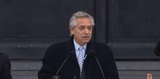 El Presidente tomó la promesa de lealtad a la bandera a estudiantes en el CCK