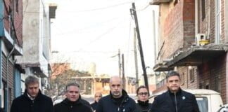 Rodríguez Larreta marca casas con aerosol rojo larreta casas aerosol rojo