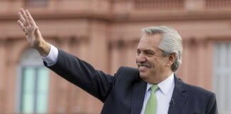 La mesa tendida para los intendentes
