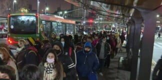 Redujeron al 50% la frecuencia de colectivos por reclamo de subsidios y se complica viajar en el AMBA