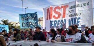 Organizaciones de izquierda concentran en Plaza de Mayo en reclamo por asistencia económica