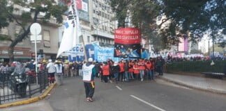 Organizaciones sociales marchan a la sede de la Corte Suprema
