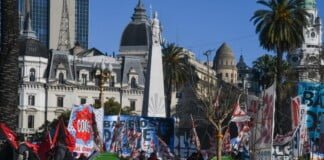 Tras una multitudinaria movilización y acampe en Plaza de Mayo, Belliboni reclamó «respuestas concretas»