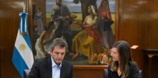 Massa y Raverta anunciaron aumento por movilidad y refuerzo de ingresos a jubilados