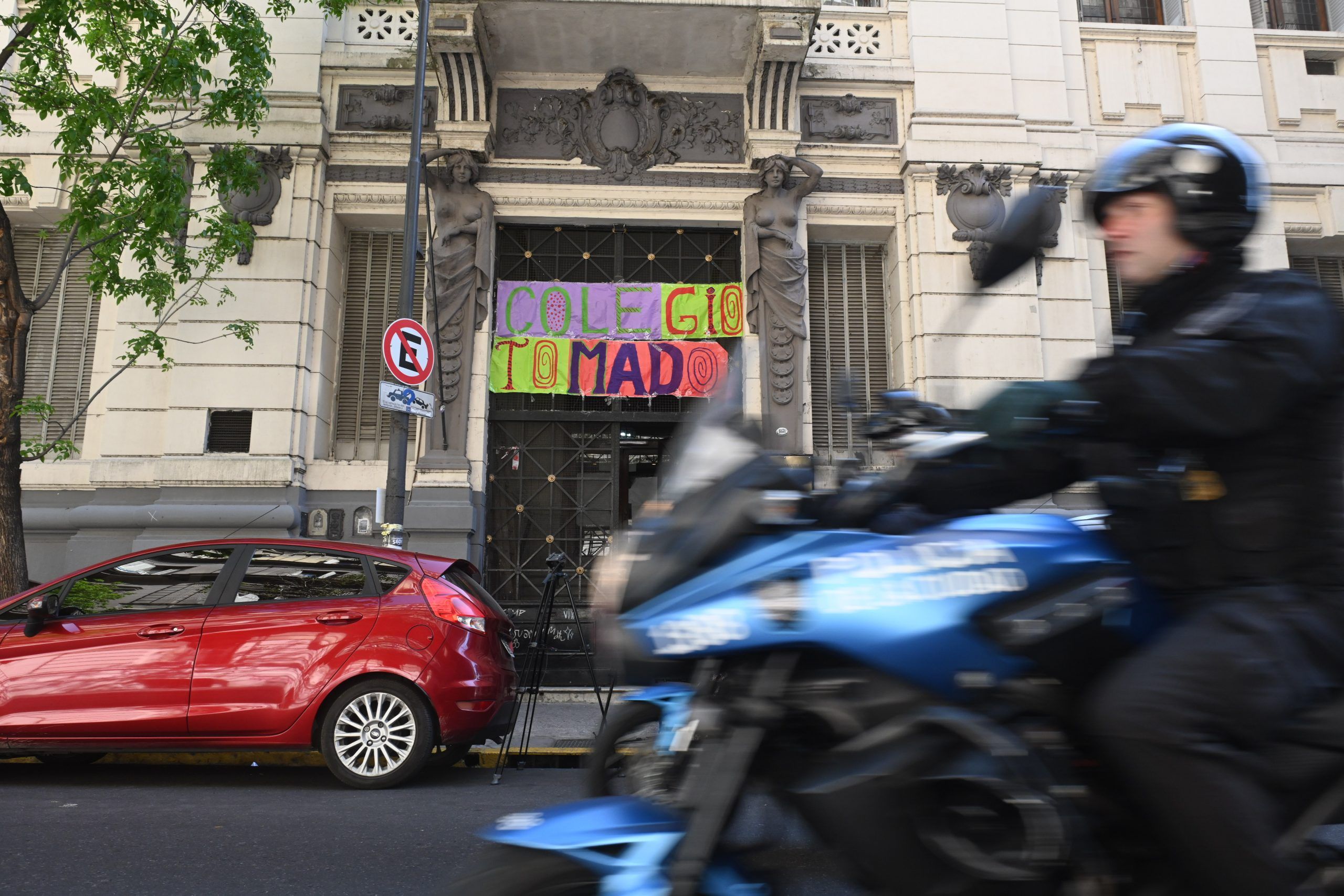 Crece el repudio por la persecución a estudiantes en CABA
