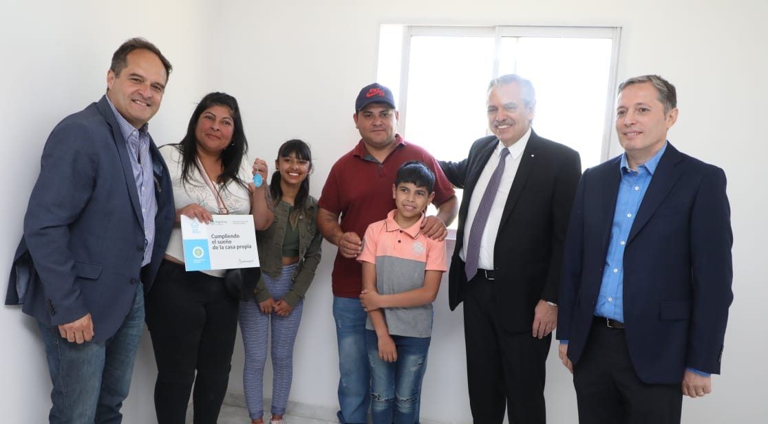 El presidente Alberto Fernández, Maggiotti y Gray entregaron viviendas a familias que serán relocalizadas de la cuenca Matanza-Riachuelo