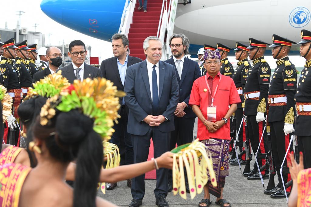 Alberto Fernández arribó a Bali para asistir a la cumbre del G20