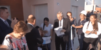 Fernández, Maggiotti e Insfrán entregaron 476 viviendas en la capital formoseña