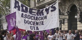CABA: gremios docentes protestan en rechazo al cierre de carreras de profesorados