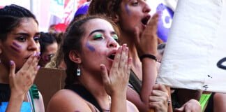 Multitudinaria movilización de mujeres y disidencias en el 8M