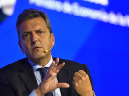Massa reúne a su gabinete y firma acuerdos por la deuda con el Club de París