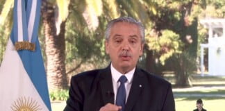 El Presidente fustigó la Corte por cadena nacional El Presidente fustigó la Corte por cadena nacional