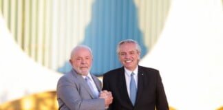 Lula: «Voy a hablar con el FMI para quitarle el cuchillo del cuello a la Argentina» Lula y Alberto se reúnen en Brasil