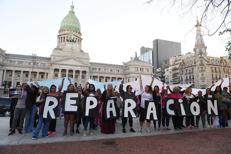 Primera marcha travestis trans por una 