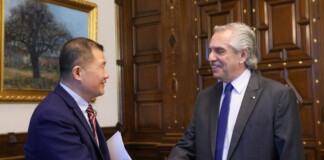 El Presidente recibió a empresarios de China Alberto Fernández recibió