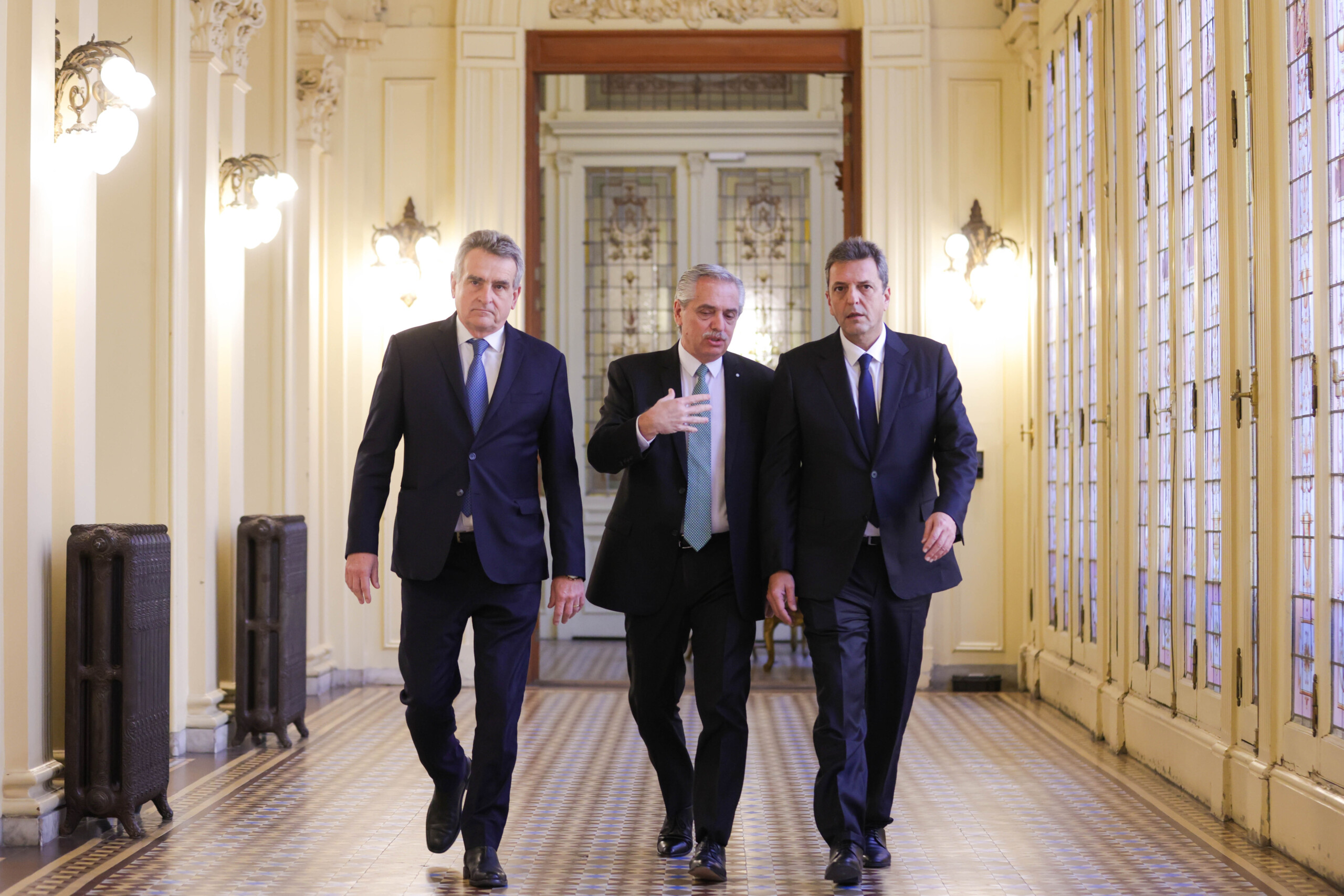 Massa anunció un «alivio» en el impuesto a las Ganancias y Fernández llamó a «fortalecer» la gestión Massa anunció un "alivio" en el impuesto a las Ganancias y Fernández llamó a "fortalecer" la gestión
