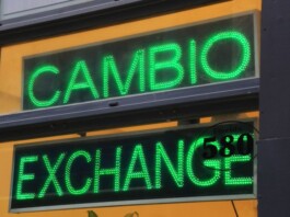 Los argentinos tienen casi un PBI fuera del sistema financiero