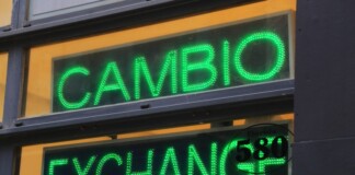 Los argentinos tienen casi un PBI fuera del sistema financiero Los argentinos tienen casi un PBI fuera del sistema financiero
